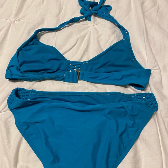 Bikini - Picture 3 of 6